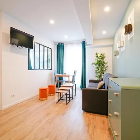 Design In Center 8th Neighborhood דירה
