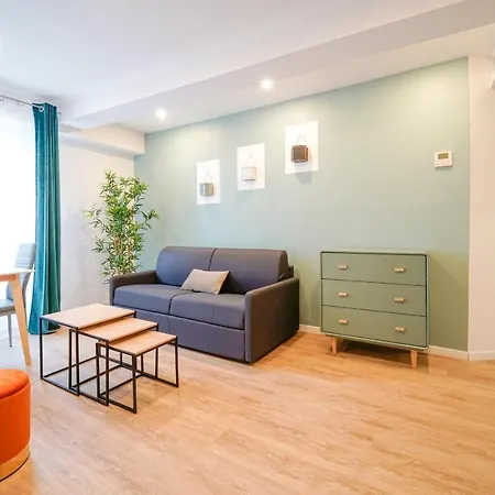 Design In Center 8th Neighborhood Apartment Paris