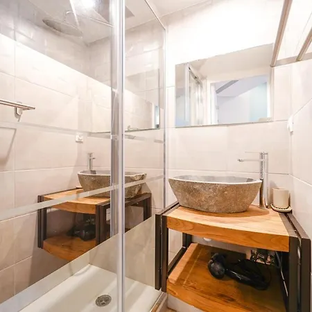 Design In Center 8th Neighborhood Apartment Paris