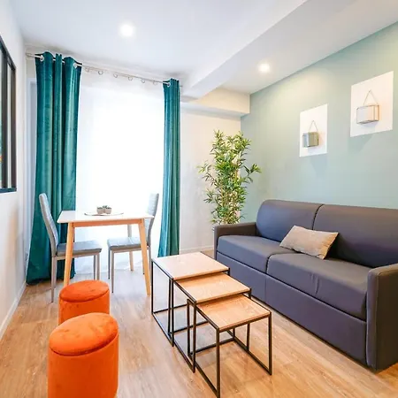 Apartment Design In Center 8th Neighborhood Paris