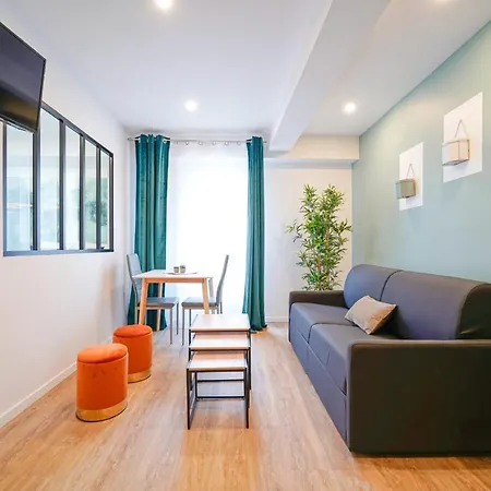 Design In Center 8th Neighborhood Apartment Paris